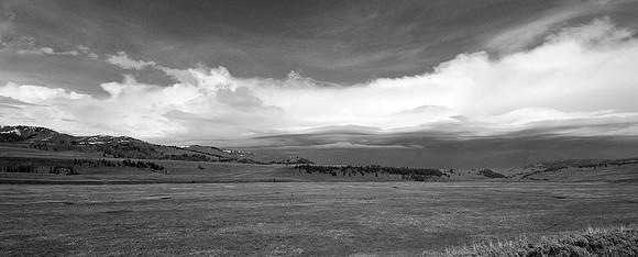 LAMAR VALLEY APPROACHING STORM